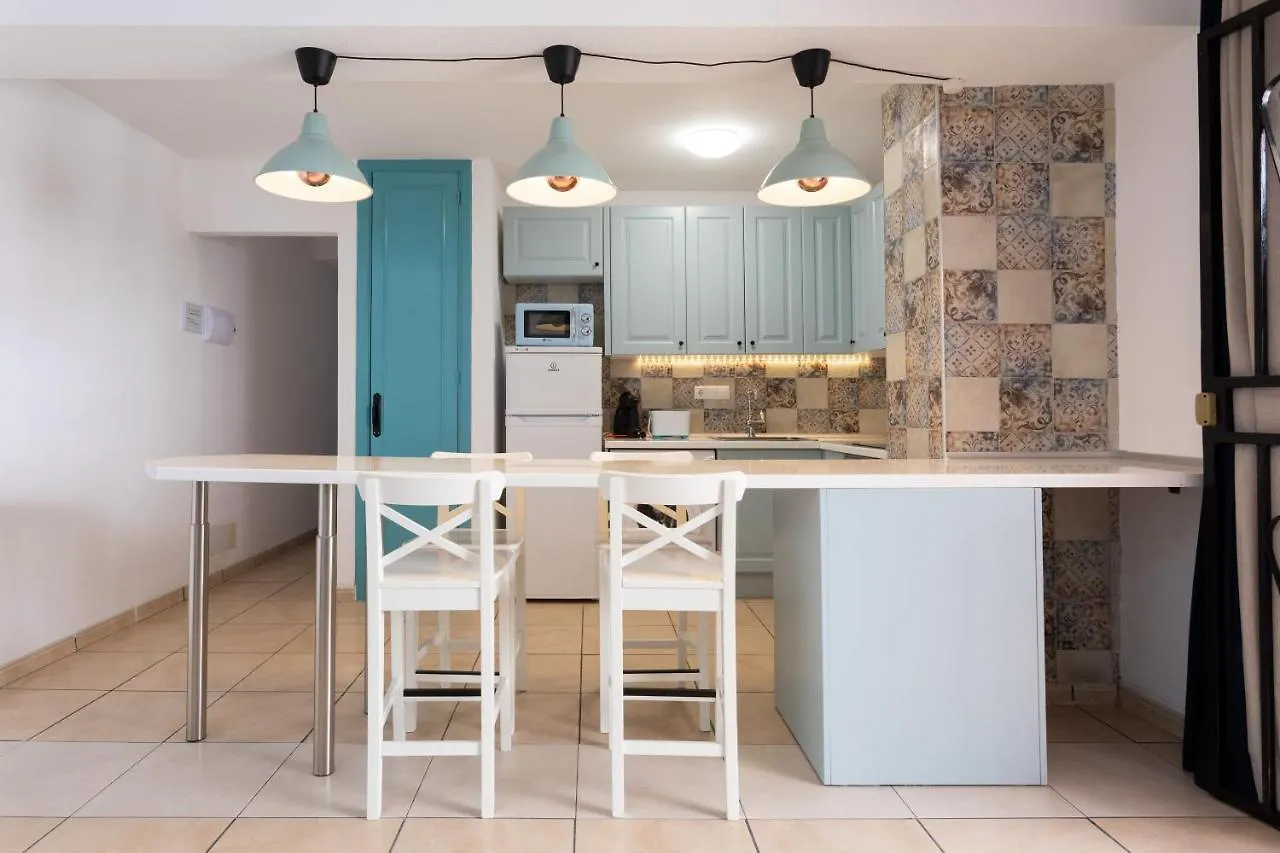 Port Royal Apartments, Heated Pool, Speed Wifi, Terrace Arona  Spain