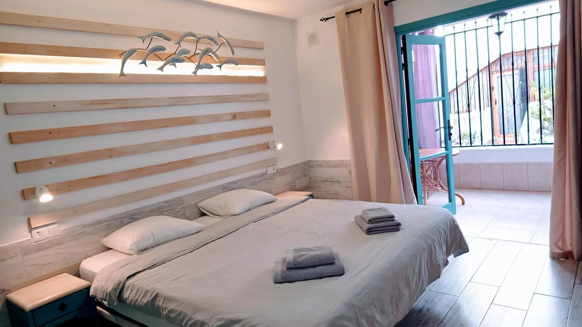 Port Royal Apartments, Heated Pool, Speed Wifi, Terrace Arona  Spain